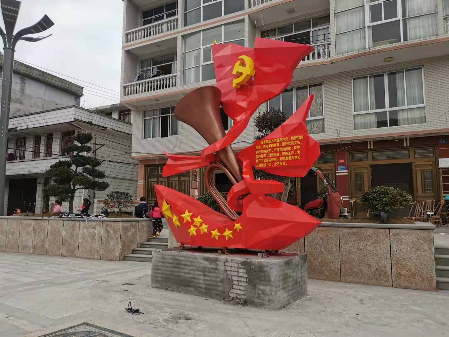 雕塑藝術(shù)中，哪些作品最能體現(xiàn)情感？